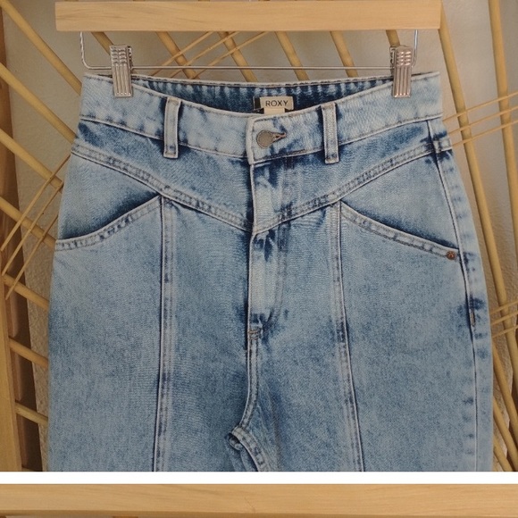 Roxy World Wide Woman Mom Fit Jeans, High Waist / Size 27 - Picture 5 of 12
